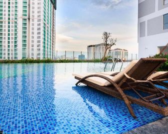 Le May Home Rivergate Luxury Apartment - Ciudad Ho Chi Minh - Piscina