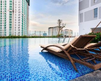 Le May Home Rivergate Luxury Apartment - هوتشي مين سيتي - حوض السباحة