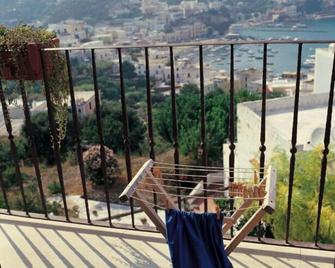 Villa Laetitia - Ponza - Balcón