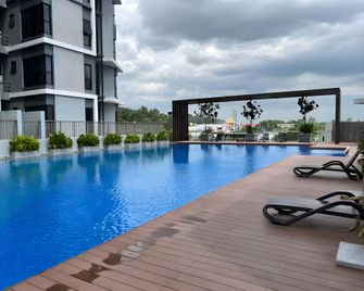 Le Pavillion Puchong By Emily In Town - Puchong - Pool