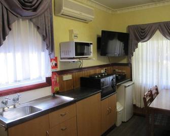 Cedar Lodge Cabins - Mount Victoria - Küche