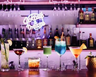 Tug-B Bar & Hostel - Otaru - Bar
