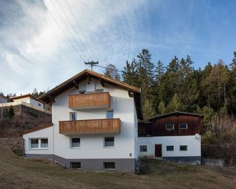 Lovely Holiday Home In Piller In The Mountains - Wenns - Bâtiment