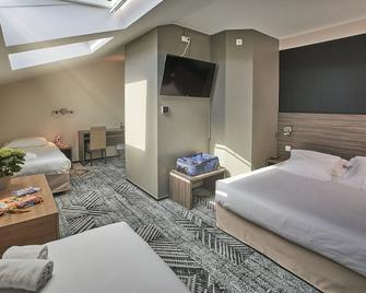 Hotel Loreak - Bayonne - Bedroom