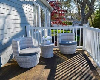 Sun Drenched Waterfront Cape Cod Escape! - North Falmouth - Balcón