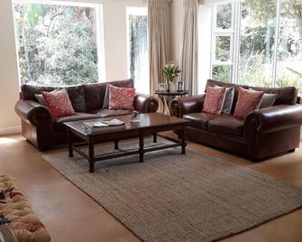 Peaceful Family Home Nestled in the Winelands - Stellenbosch - Salon