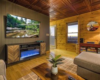 Sunny View Cabin - Blairsville - Living room