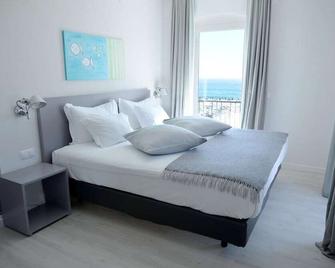 Hotel Mar Bravo - Nazaré - Schlafzimmer