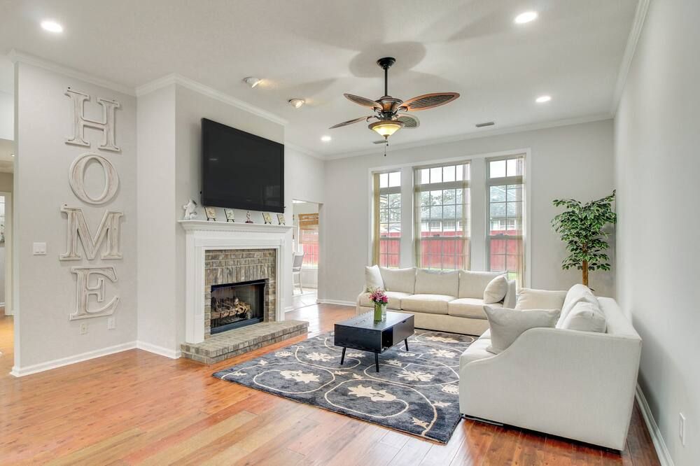 3 Mi to Oglethorpe Mall: Home w/ Fenced Yard! - سافاناه (جورجيا) - غرفة معيشة