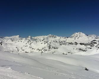 Apartment on the snow front, ski-in ski-out free wifi - Val-d'Isere - Accommodatie extra