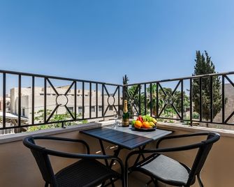 Canary Hotel Amman - Amman - Balcony