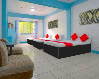 La Maria Pension And Tourist Inn Hotel - Mandaue City - Bedroom