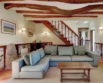 Villa Cintra - 2 Stunning Houses in 20. 000 m2 with beautiful gardens - Sintra - Living room