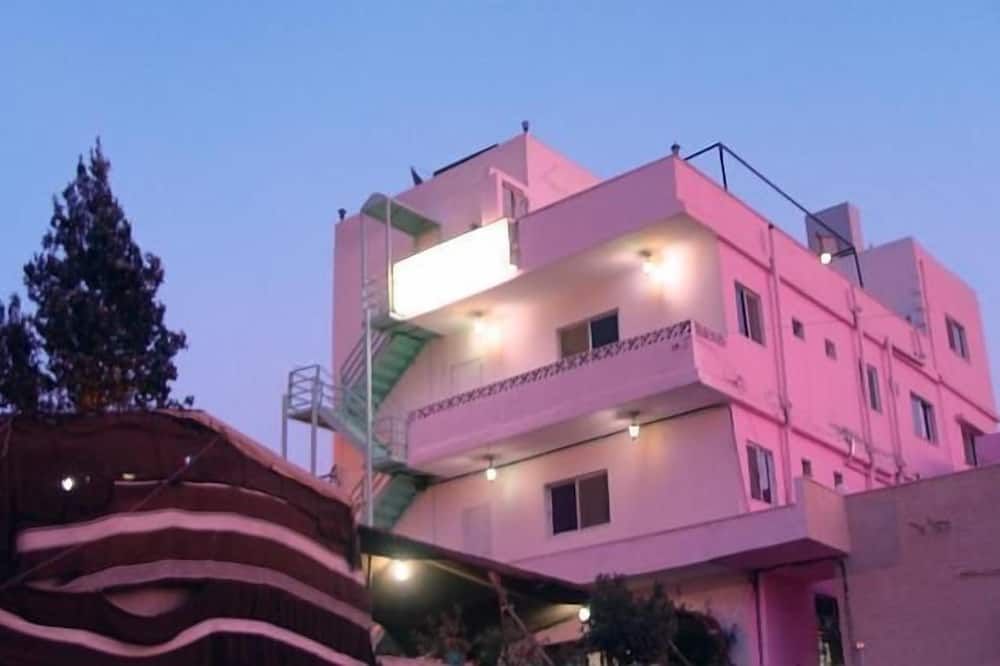 فندق فالنتاين إن البتراء