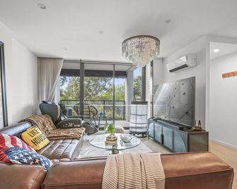 Stayau Modern 2br Townhouse W/ Pool - Oakleigh - Living room