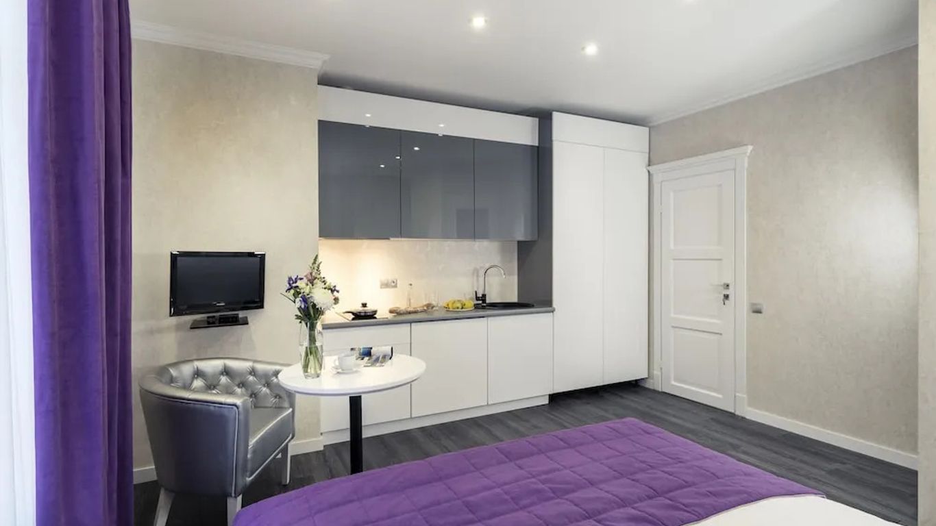 Hotel Status Apartments