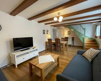 Apartment mit Balkon No4 - Quedlinburg - Living room