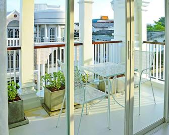 Shunli Hotel - Sha Extra Plus - Phuket City - Balcony