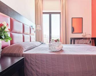 لا شيكا بالاس هوتل - ميلاتسو - غرفة نوم