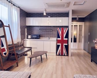 Gallery Family Hotel - Mokpo - Cocina