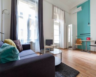 Tatra 4 Studios - בודפשט - סלון