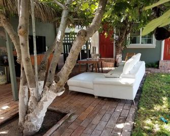 De Alamo hostel - Rosarito - Patio