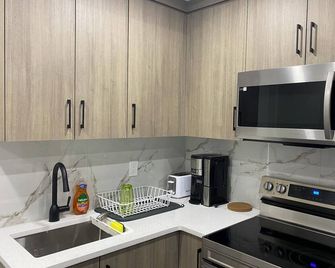 Beautiful, Clean, and Cozy suite - Airdrie - Cocina
