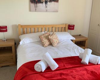 Postmans Rest, second floor apartment, Lynmouth with private parking - Lynmouth - Ložnice