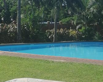 A lovely holiday house in the center of town - Saint Lucia - Pool