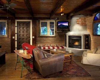 West Glacier Adobe House - West Glacier - Sala de estar