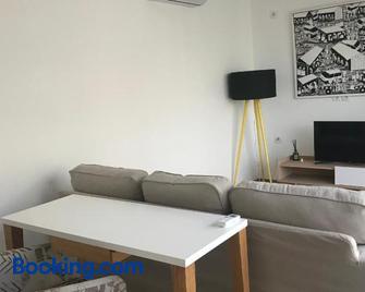 Monte do Mosteiro CountryHouse - Batalha - Living room