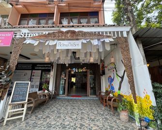 Retro At Phra Sing Guest House - Chiang Mai - Building