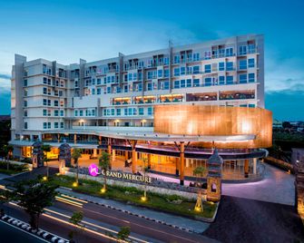 Grand Mercure Yogyakarta Adi Sucipto - Yogyakarta - Building