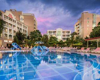 Alba Hotel - Boergas - Zwembad