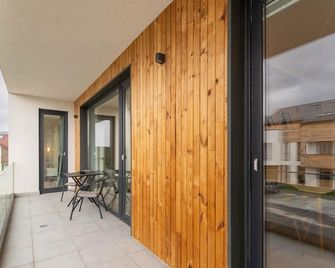 Mohost - Uno - Braşov - Balcó