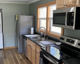 Charming Home Across from Pine Mountain Ski & Golf Resort - Iron Mountain - Cucina