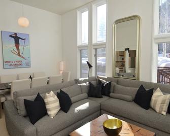 Old Hundred by Frias Properties - Aspen - Huiskamer