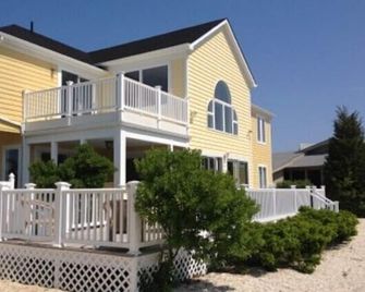 Fantastic Lagoon Front Home, Walking Distance To The Beach - Long Beach - Edificio