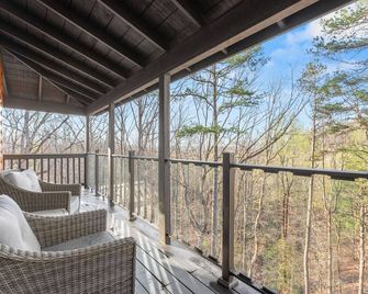 Top of The Line Treehouse Near Helen, Ge - Cornelia - Балкон