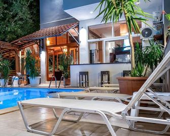 Kipos Resort - Néa Péramos - Piscine