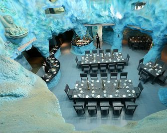 Brys Caves The Jungle Resort - Garjia - Restaurant
