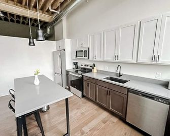 Sleepover | Radiant 1bd/1ba Loft - Newton - Newton - Keuken