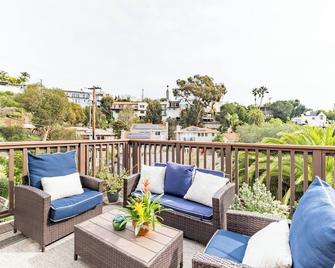 Cozy 2 Bedroom Cottage with Bay View - San Diego