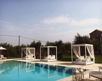 Messinian Horizons - Marathopolis - Pool