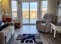 Caroline #4 - Welcome to the Beach - Ocean Shores - Living room