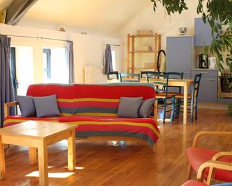 Rance: Country Holiday Home - Rance - Sautin - Sala de estar
