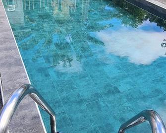 Leu Zarlor Location Holiday Residence 15 Minutes From The Beach, Double Rooms - Saint-Leu - Pool