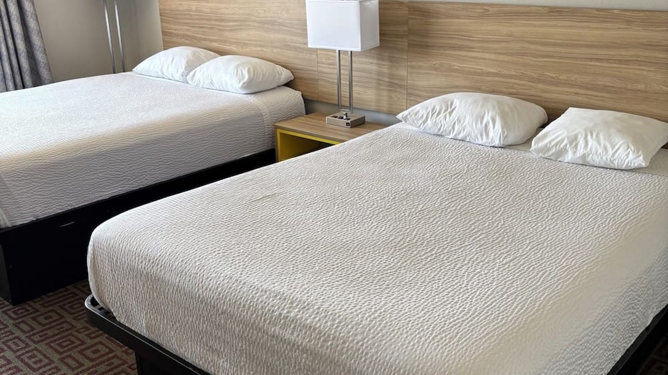 Days Inn by Wyndham West Branch Iowa City Area