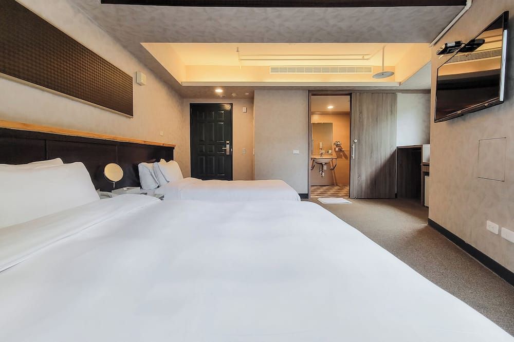 CHECK inn Express Taichung Fengchia