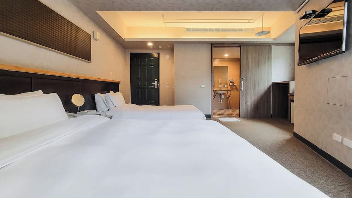 CHECK inn Express Taichung Fengchia